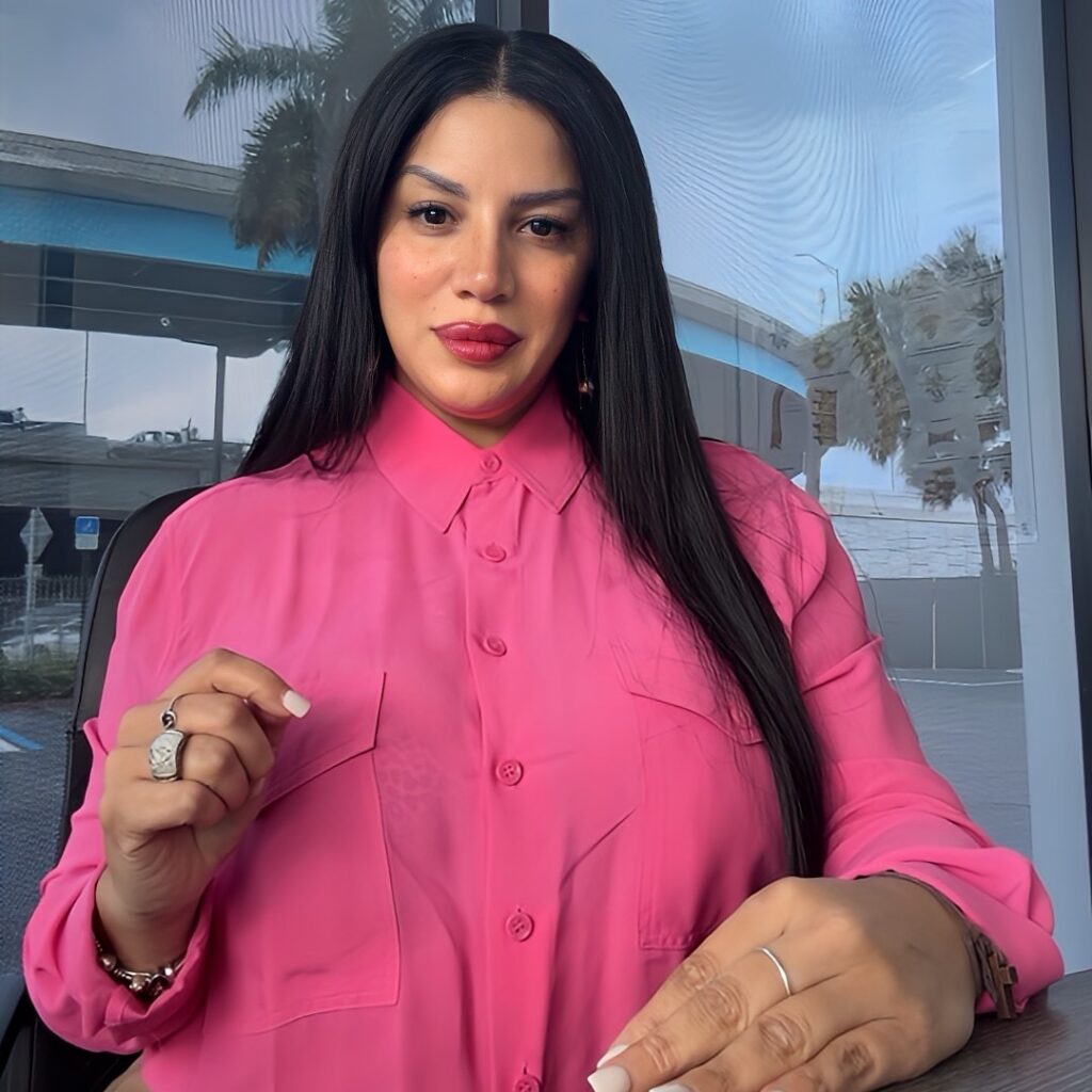 Delice Correa asesora legal para hispanos, hablando sobre errores comunes tras accidentes en Florida